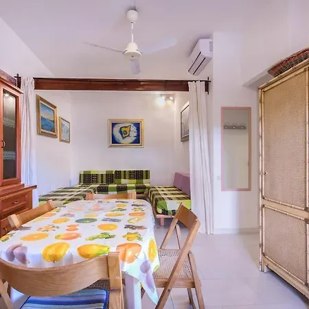 فيلة Villetta Caposchiera Con Giardino A فيلاّسيمِيوس