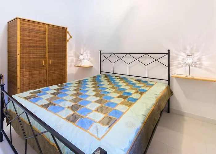 Villetta Caposchiera Con Giardino A * Villasimius