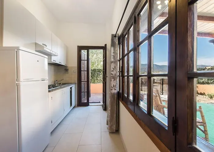 Villetta Caposchiera Con Giardino A * Villasimius