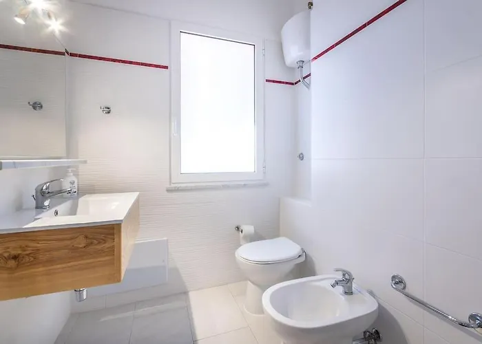 Villetta Caposchiera Con Giardino A Villa *