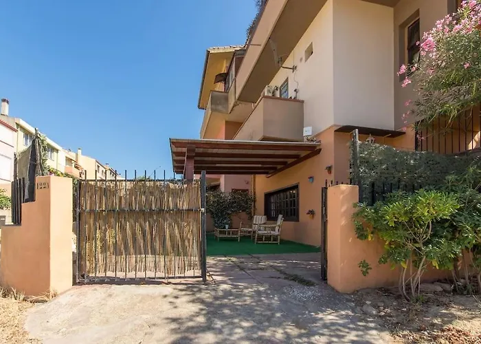 Villetta Caposchiera Con Giardino A Villa Villasimius